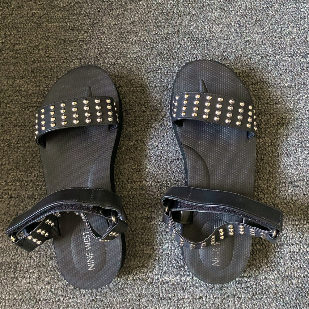 Nine West leather sandals; black; black sole
